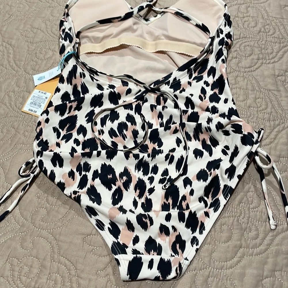 Cute Swimsuit - Picture 7 of 9